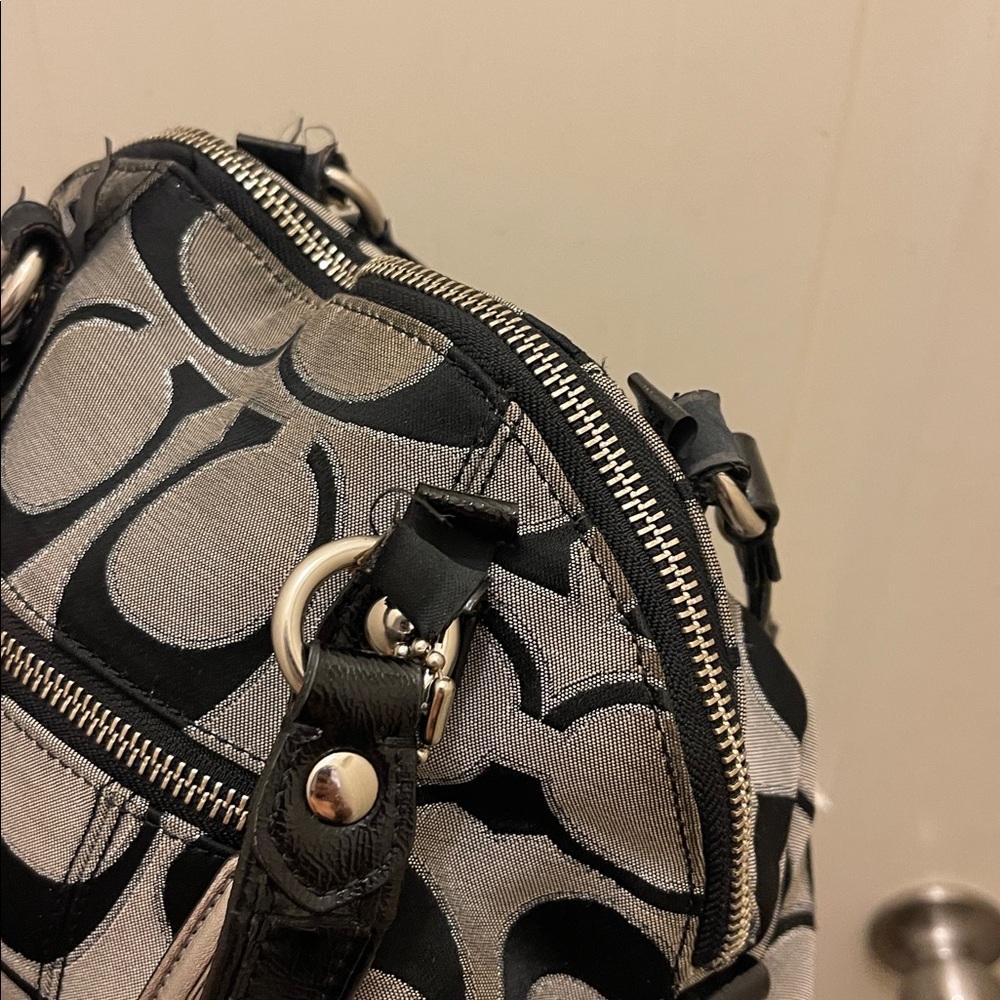 Coach, please check all picture of condition - Picture 14 of 17